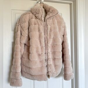 Faux fur lux jacket by Blu Pepper NWT Medium. Beige, Zip, Satin lined, pockets!